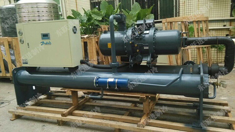 水冷螺桿式冷水機組 水冷螺桿式冷水機組